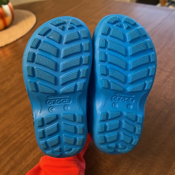 Crocs glow in the dark race car rain boots size 7 - Picture 3 of 6